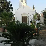 Tenuta Divino Bacco Kır Evi Serranova